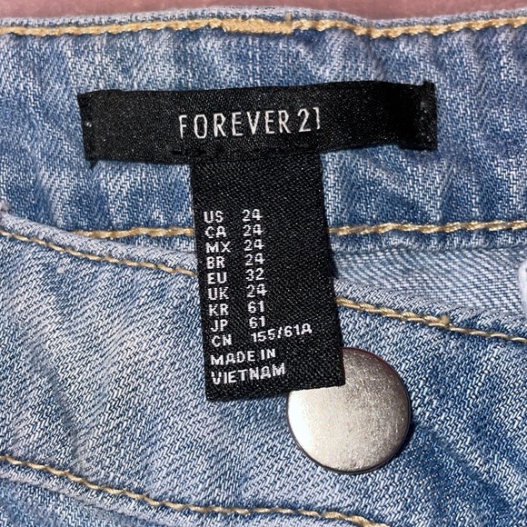 Forever21 Lightwash Boyfriend Jeans - Picture 5 of 5
